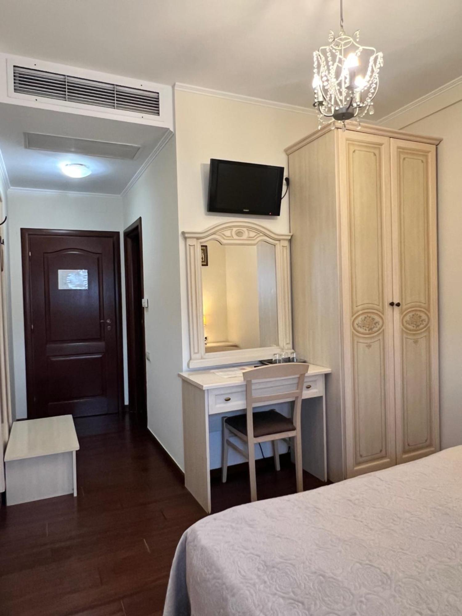 Park Villa - Boutique Hotel 티미쇼아라 외부 사진