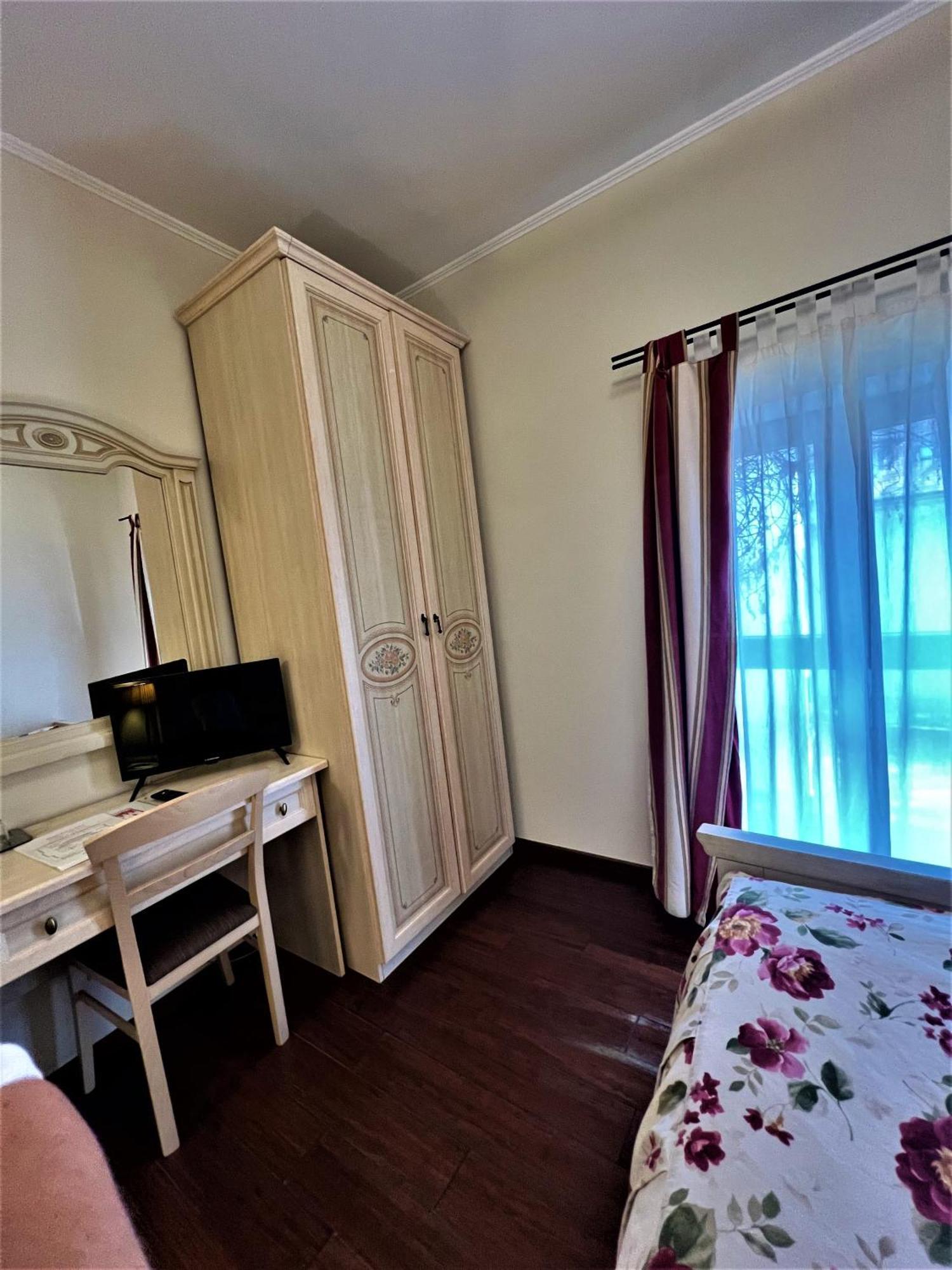 Park Villa - Boutique Hotel 티미쇼아라 외부 사진
