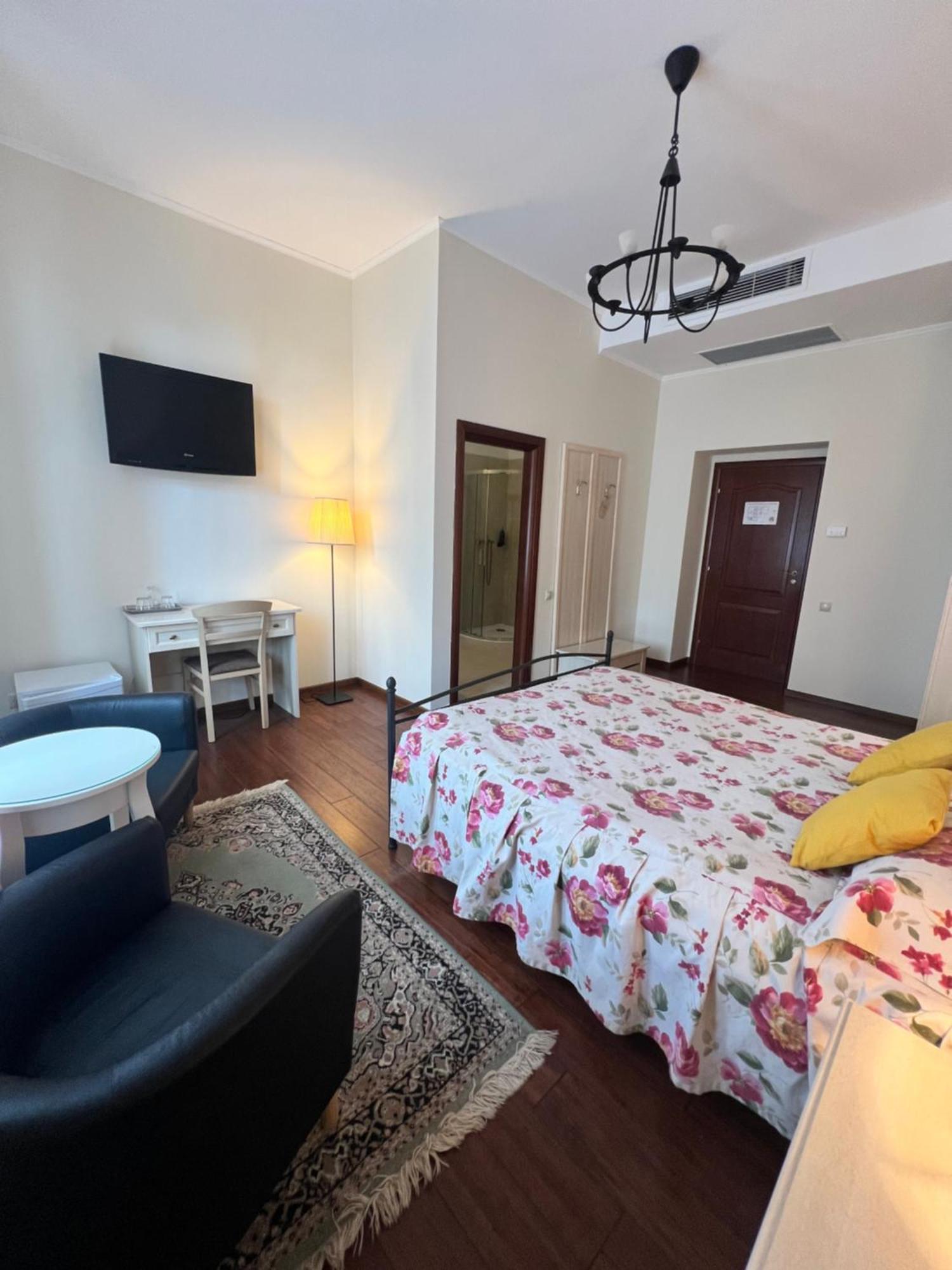 Park Villa - Boutique Hotel 티미쇼아라 외부 사진